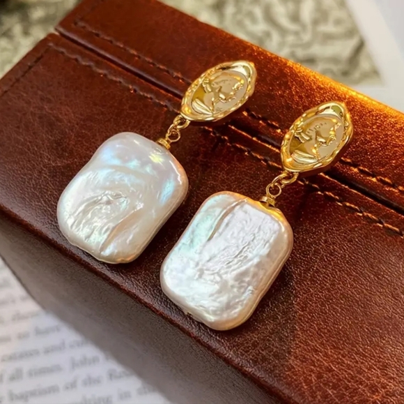 Elegant Dangle Earrings 18k Gold Plated Inlaid Freshwater Baroque Pearl. - Picture 4 of 6